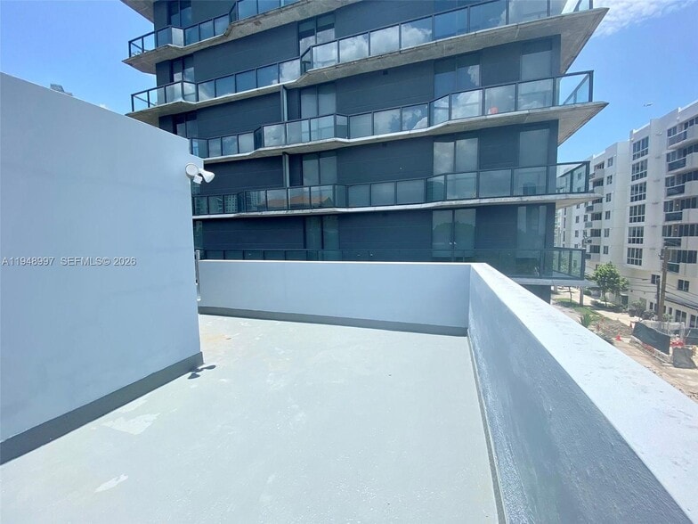 Building Photo - 235 SW 17th Rd