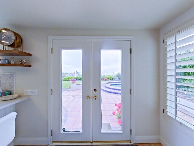 Building Photo - FURNISHED - Elegant 3 bedroom with office ...