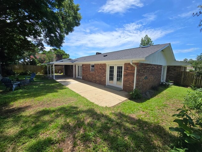 Building Photo - 726 Clark Dr
