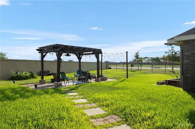 Building Photo - 21 Escondido Pass