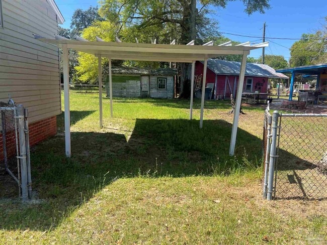 Building Photo - 103 NW Kalash Rd