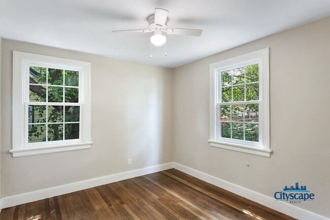 Building Photo - ADORABLE BUNGALOW NEAR MAYMONT AND JAMES R...