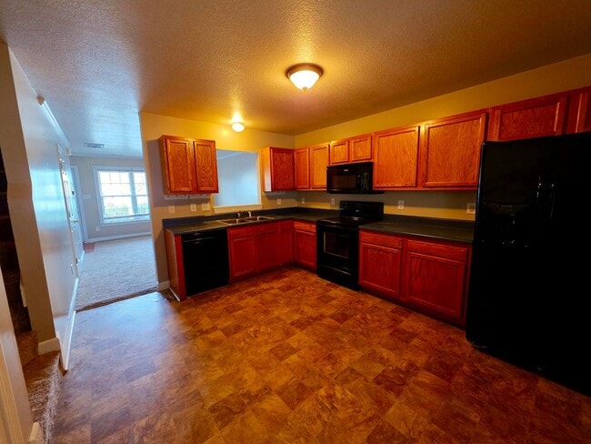 Building Photo - 2 BR 1.5 BA townhouse in Carolina Plantation