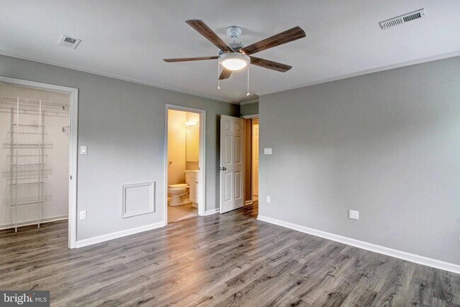 Building Photo - 2121 Wainwright Ct