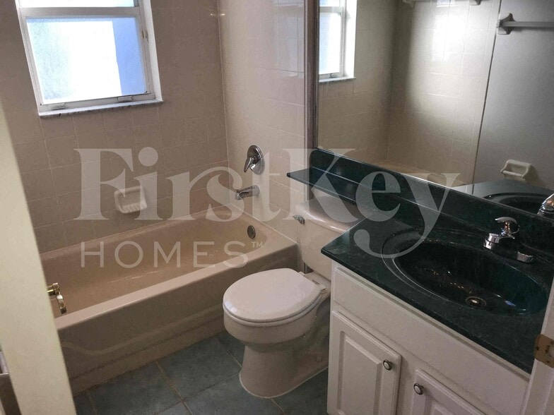 Building Photo - 1550 Golfside Village Blvd