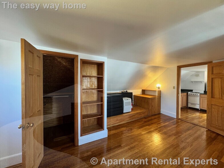 Building Photo - 8 Allen St