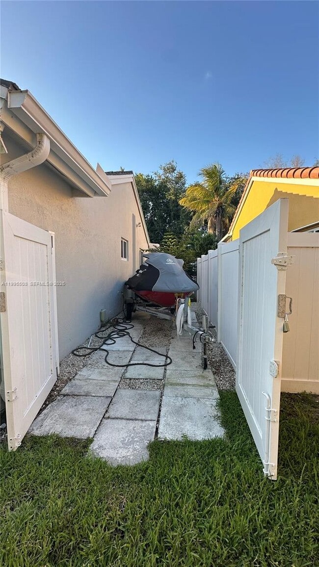 Building Photo - 13411 SW 17th Ct