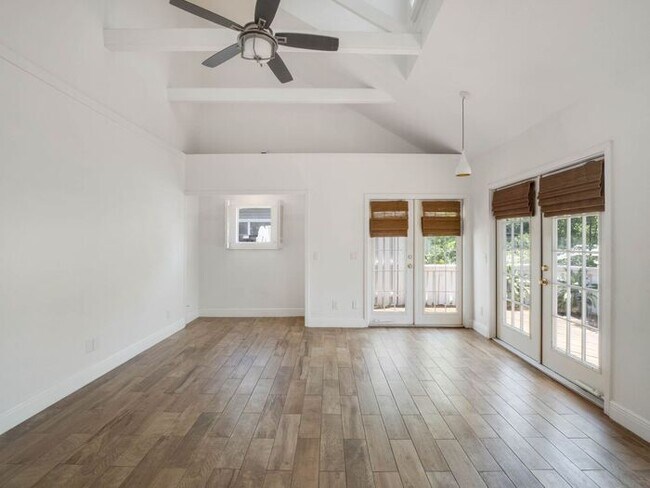 Building Photo - Charming 1/1 condo near Lake Virginia