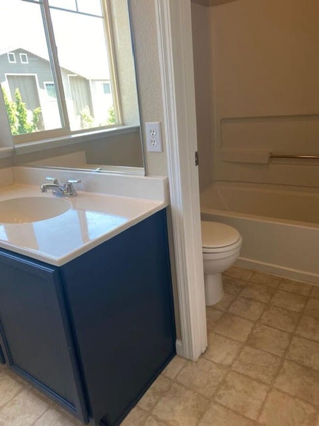 Building Photo - Condo in Reno Available for Rent