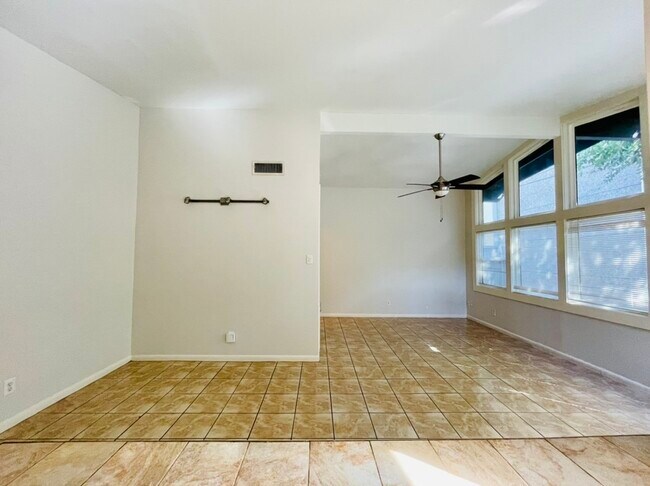 Building Photo - 4733 Merwin St