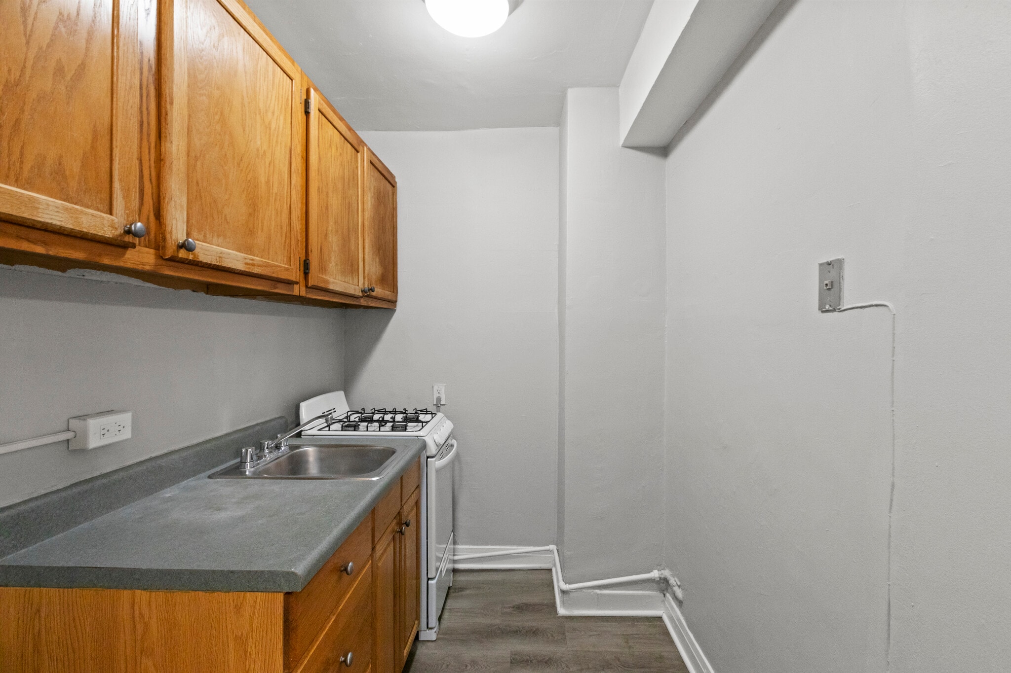 Building Photo - 661 W Sheridan Rd