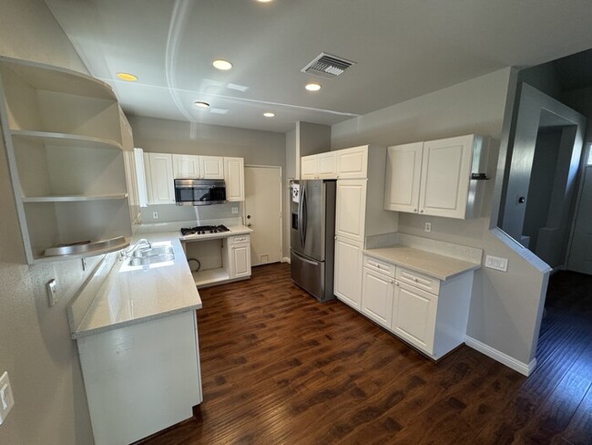 Building Photo - Welcome to this stunning 3-bedroom, 2.5-ba...