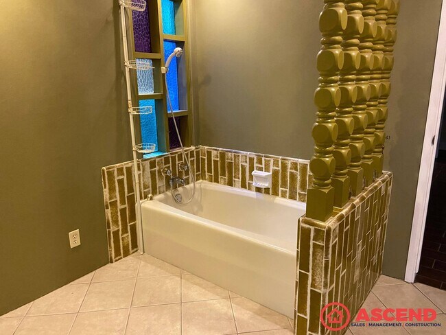 Building Photo - Unique Home Located in East Bakersfield!