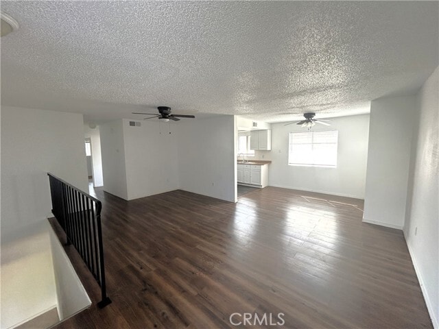 Building Photo - 2430 S Ridgewood Dr