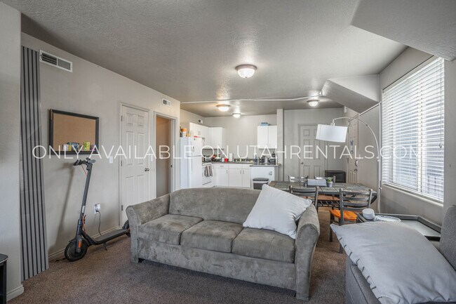 Building Photo - 892 E 700 N