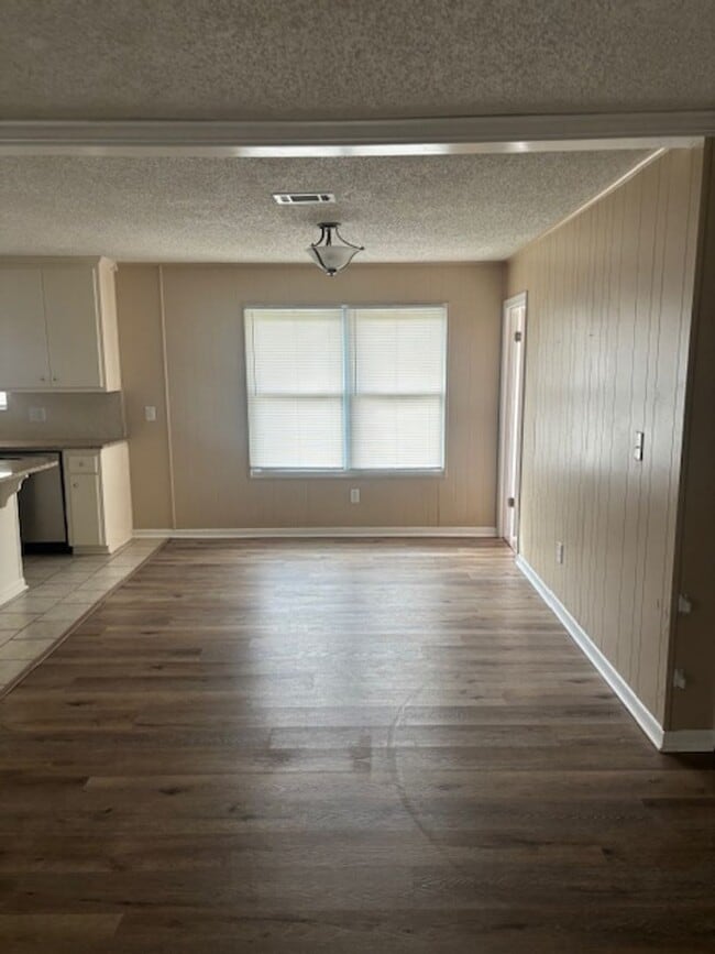 Building Photo - Available Now, Remodeled Ranch Home located in Hephzibah