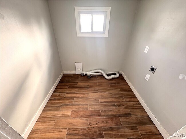 Building Photo - 90 Washington St