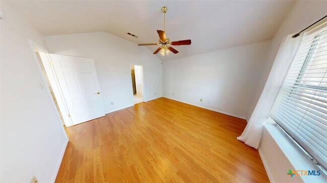 Building Photo - 411 Tomahawk Dr