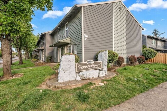 Building Photo - 2 bedroom unit. Pets OK! Lots of upgrades! Full size washer and dryer in every unit!!