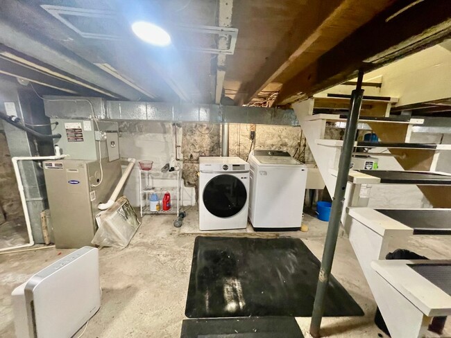 Building Photo - 3 Bed 1 Bath- Pittsburgh PA