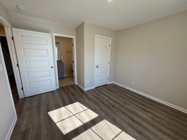 Building Photo - 207 Mountaindale Dr