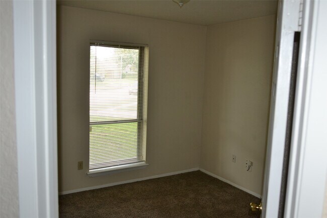 Building Photo - 3007 Windemere Dr
