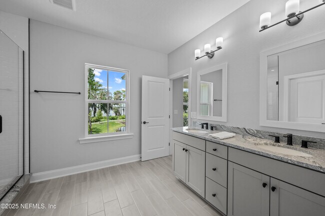 Building Photo - 27 Oak Pk Dr