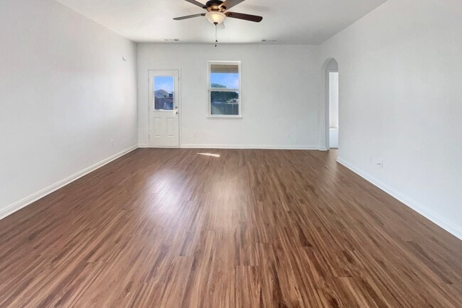 Building Photo - 163 Kennedy Dr