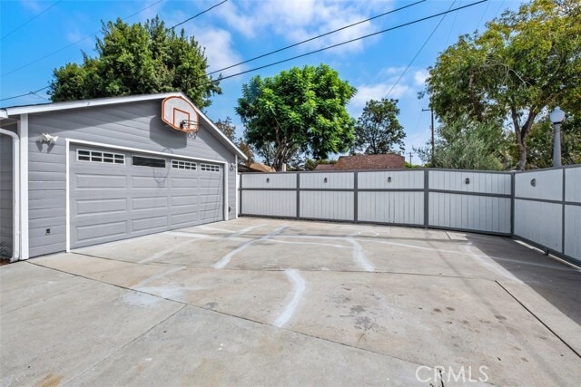 Building Photo - 1345 S Parton St