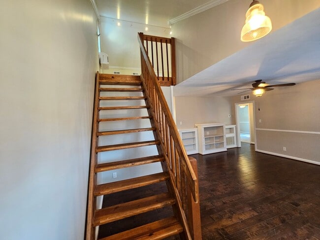 Building Photo - MEADOWBROOK
