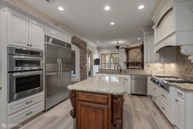 Building Photo - 322 Paris Pl