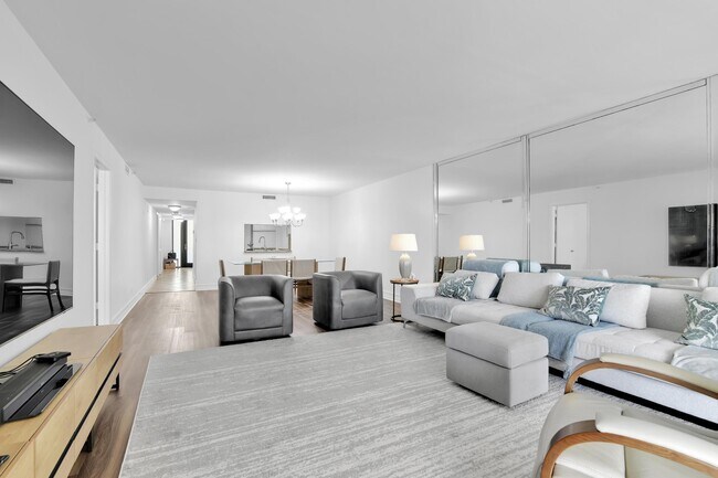 Building Photo - 1167 Hillsboro Mile