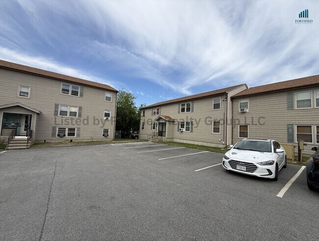Building Photo - 380 Buffinton St