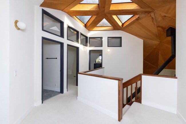 Building Photo - 250 Homestead Trl