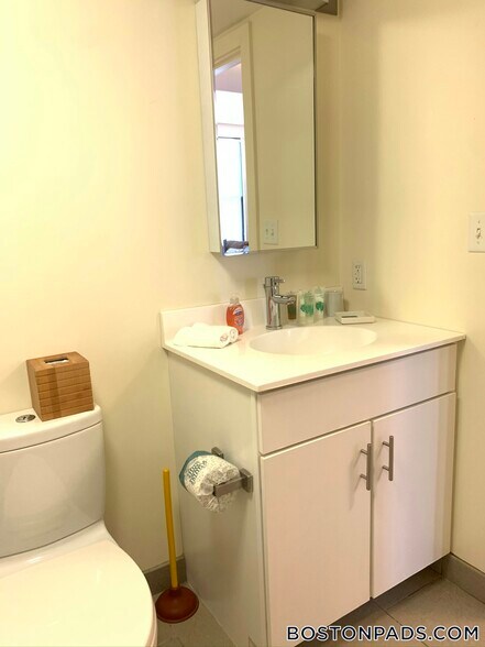 Building Photo - 8 Winter St