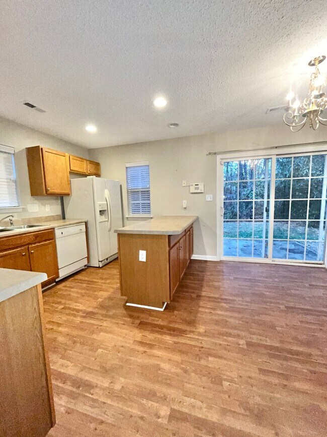 Building Photo - Spacious 3 Bedroom Townhome in Bridford Downs