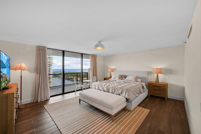 Building Photo - 19667 Turnberry Way