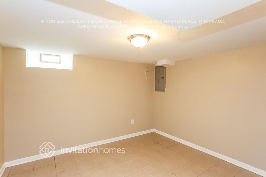 Building Photo - 2652 Maple St