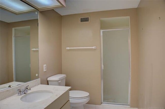 Building Photo - Adorable 2 bed 2 bath in historic Liberty Tower