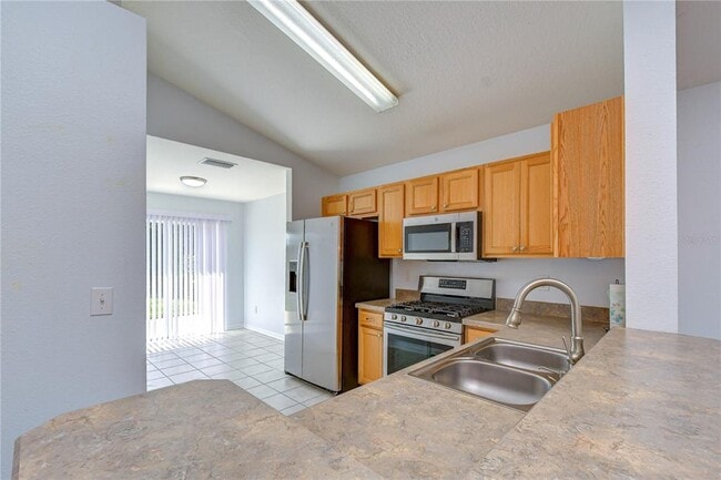 Building Photo - 6010 Skylarkcrest Dr