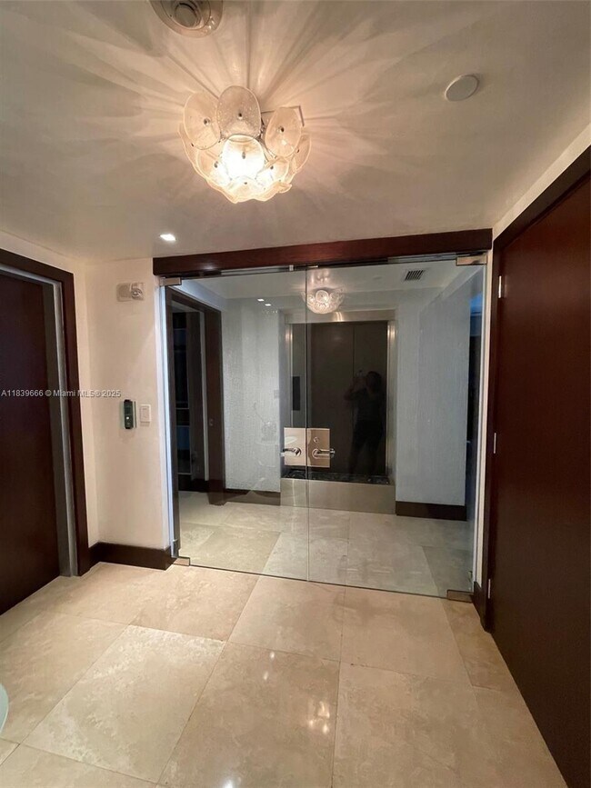 Building Photo - 1331 Brickell Bay Dr