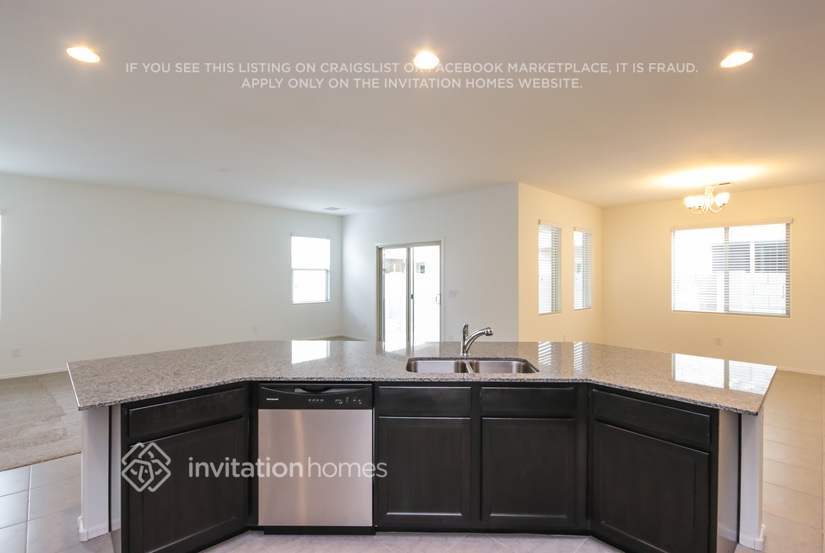 Building Photo - 1270 E Palomino Way