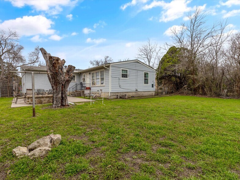 Building Photo - 4228 Winfield Ave