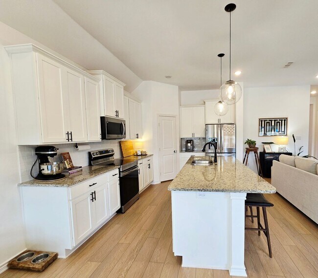 Building Photo - Coming Soon! Stunning 4 Bed 2 Bath on Almost an Acre in Flint!