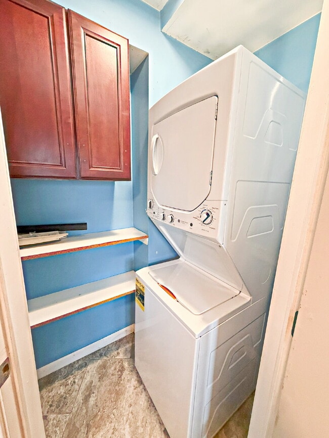 Building Photo - 817 Zachry Dr