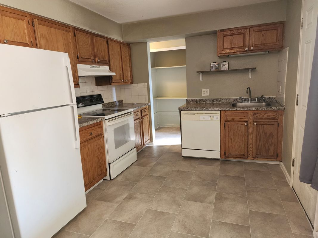 Building Photo - 721 Fraser St