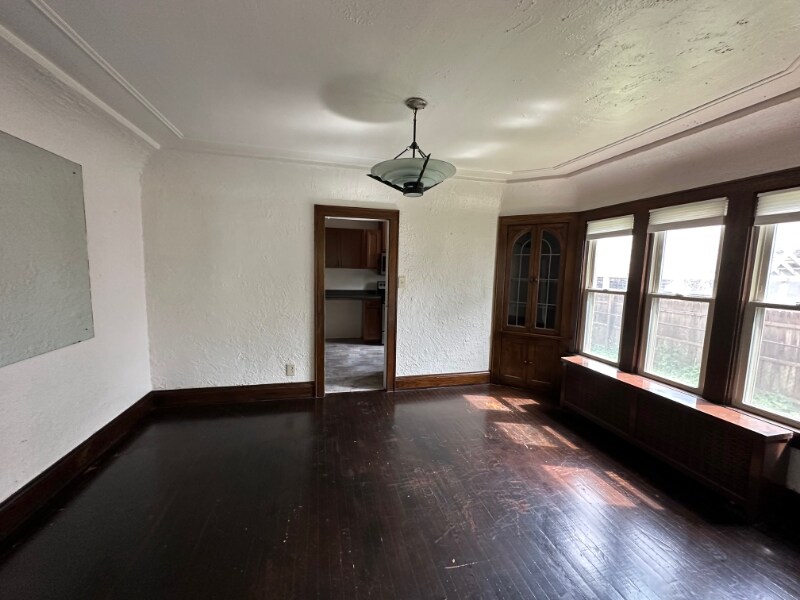 Building Photo - 1818-1820-1820 E Newberry Blvd