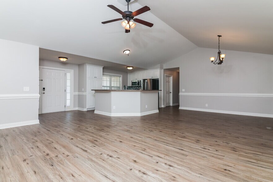 Building Photo - 115 Callisto Way