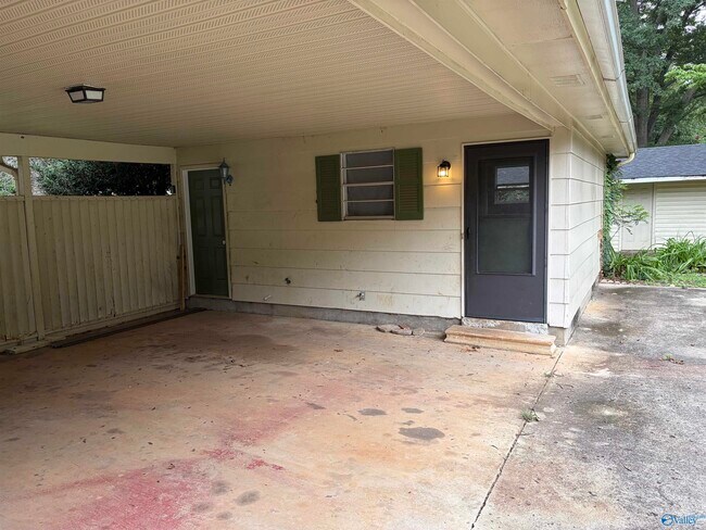 Building Photo - 2109 Villaret Dr SW