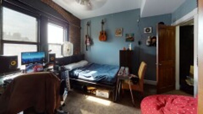 Building Photo - BERKLEE 3 BR Apartment - 9/1